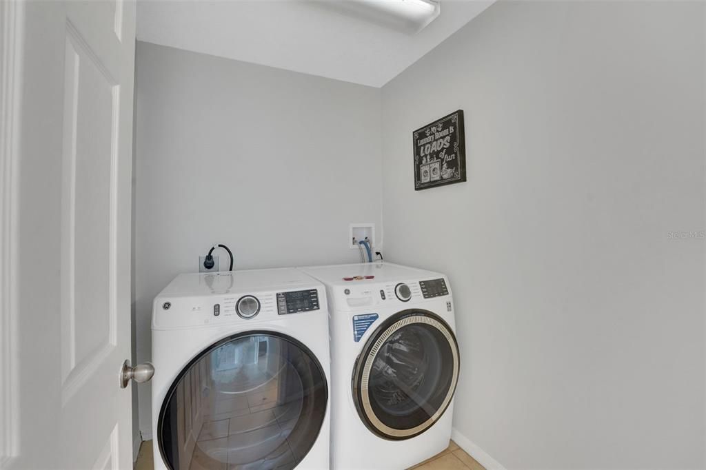 For Sale: $475,000 (5 beds, 2 baths, 2032 Square Feet)