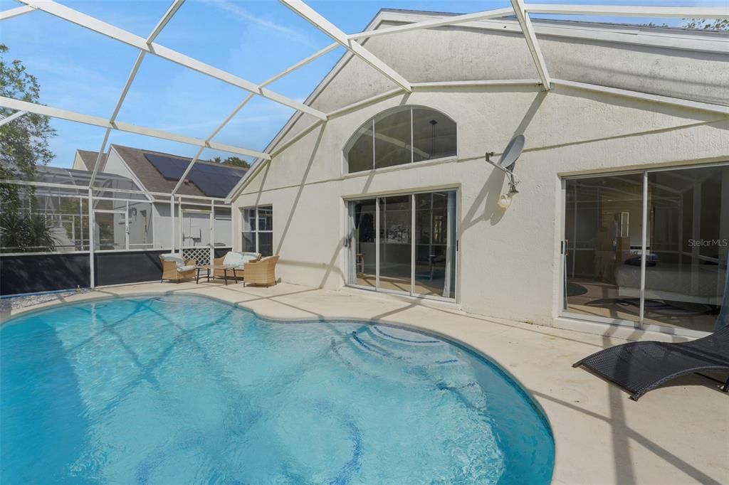 For Sale: $475,000 (5 beds, 2 baths, 2032 Square Feet)