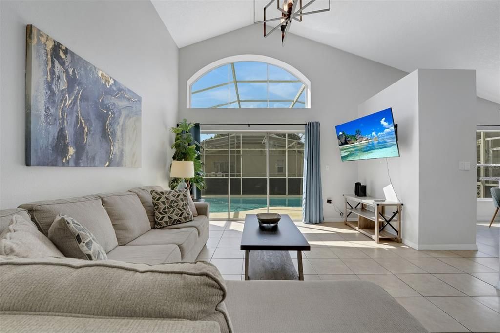 For Sale: $475,000 (5 beds, 2 baths, 2032 Square Feet)