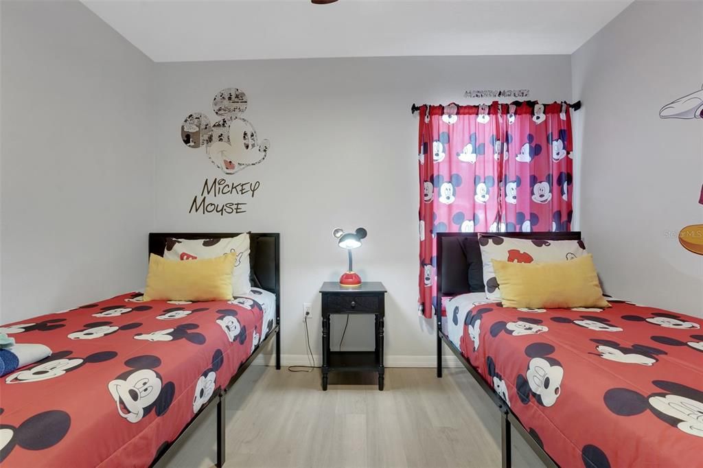 For Sale: $475,000 (5 beds, 2 baths, 2032 Square Feet)