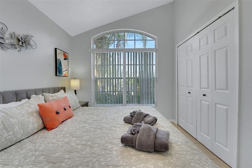 For Sale: $475,000 (5 beds, 2 baths, 2032 Square Feet)