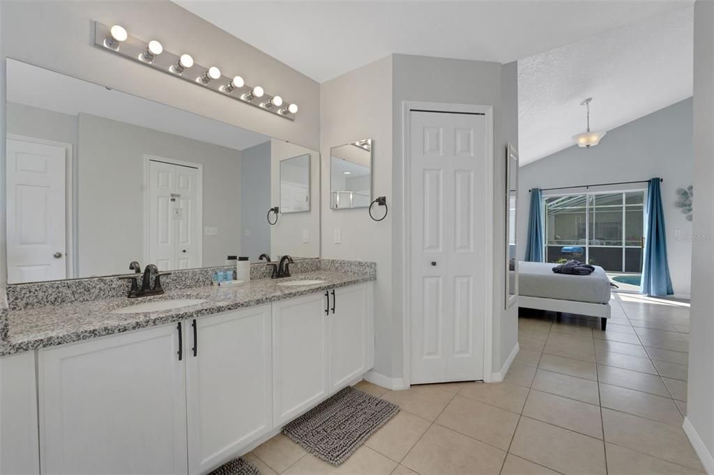 For Sale: $475,000 (5 beds, 2 baths, 2032 Square Feet)