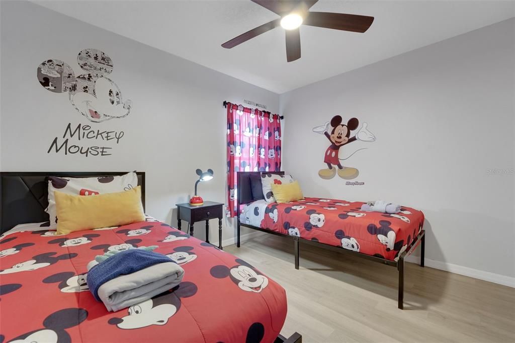 For Sale: $475,000 (5 beds, 2 baths, 2032 Square Feet)