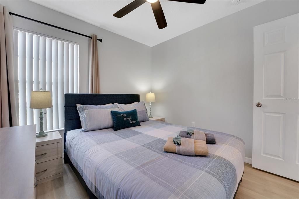 For Sale: $475,000 (5 beds, 2 baths, 2032 Square Feet)