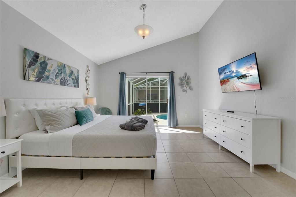 For Sale: $475,000 (5 beds, 2 baths, 2032 Square Feet)