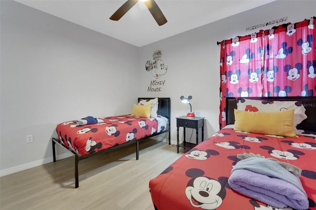 For Sale: $475,000 (5 beds, 2 baths, 2032 Square Feet)