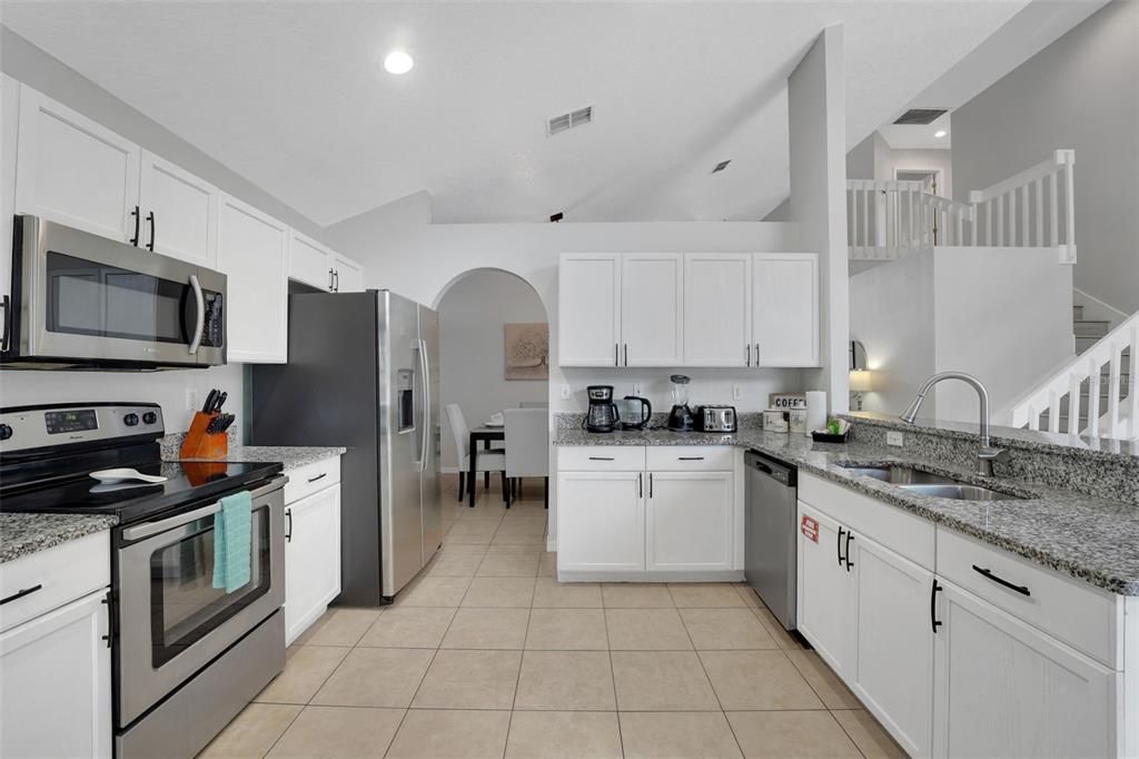 For Sale: $475,000 (5 beds, 2 baths, 2032 Square Feet)