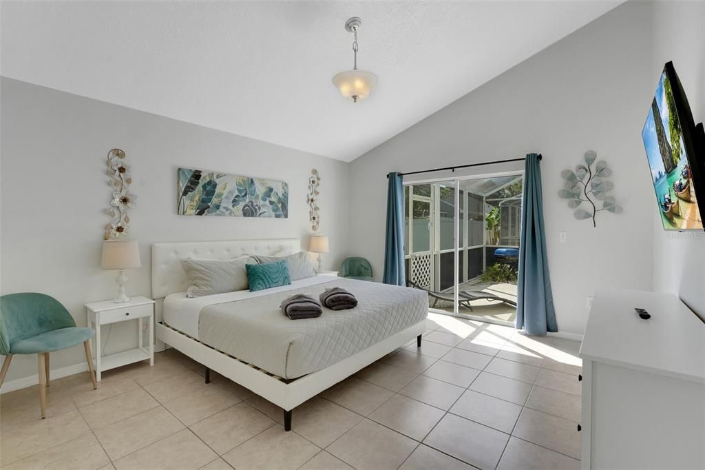 For Sale: $475,000 (5 beds, 2 baths, 2032 Square Feet)