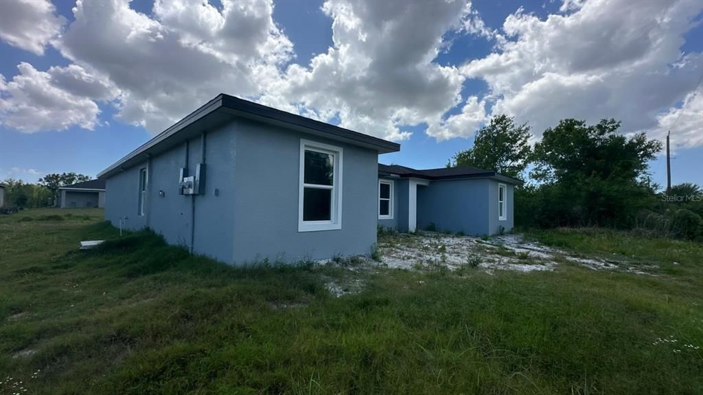 For Sale: $377,000 (6 beds, 0 baths, 2324 Square Feet)