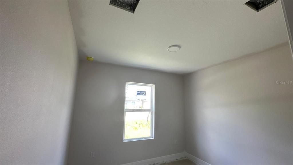 For Sale: $377,000 (6 beds, 0 baths, 2324 Square Feet)