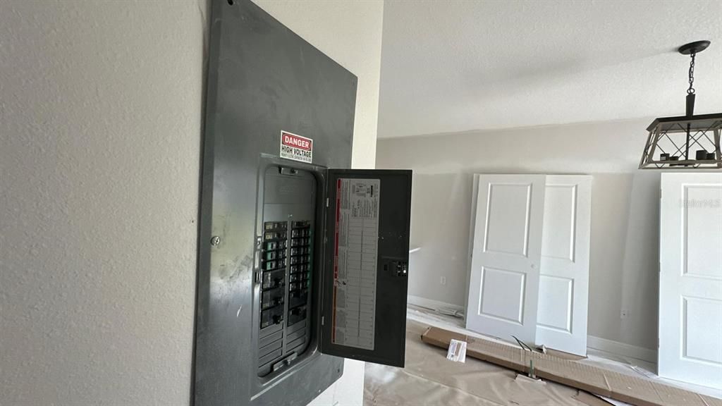 For Sale: $377,000 (6 beds, 0 baths, 2324 Square Feet)