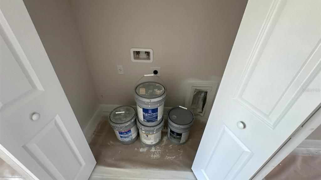 For Sale: $377,000 (6 beds, 0 baths, 2324 Square Feet)