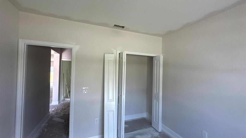 For Sale: $377,000 (6 beds, 0 baths, 2324 Square Feet)