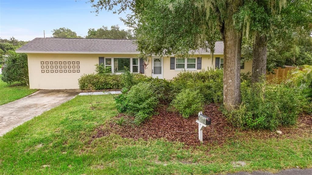 Active With Contract: $279,000 (3 beds, 1 baths, 1391 Square Feet)