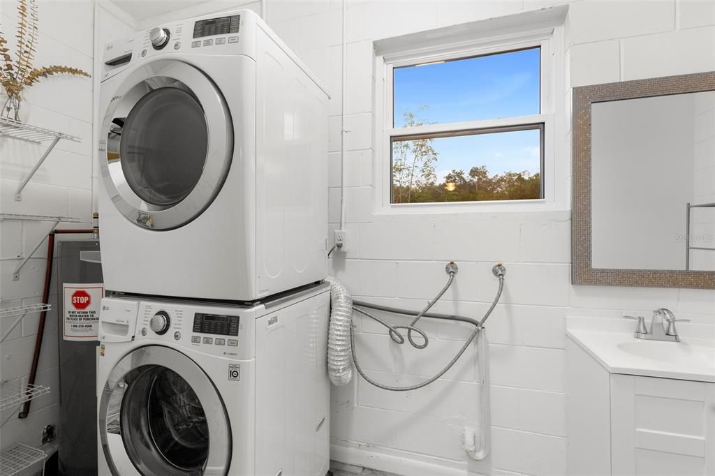 Active With Contract: $279,000 (3 beds, 1 baths, 1391 Square Feet)