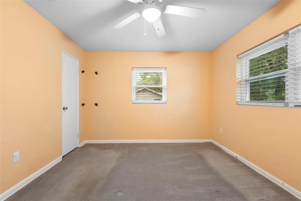 Active With Contract: $279,000 (3 beds, 1 baths, 1391 Square Feet)