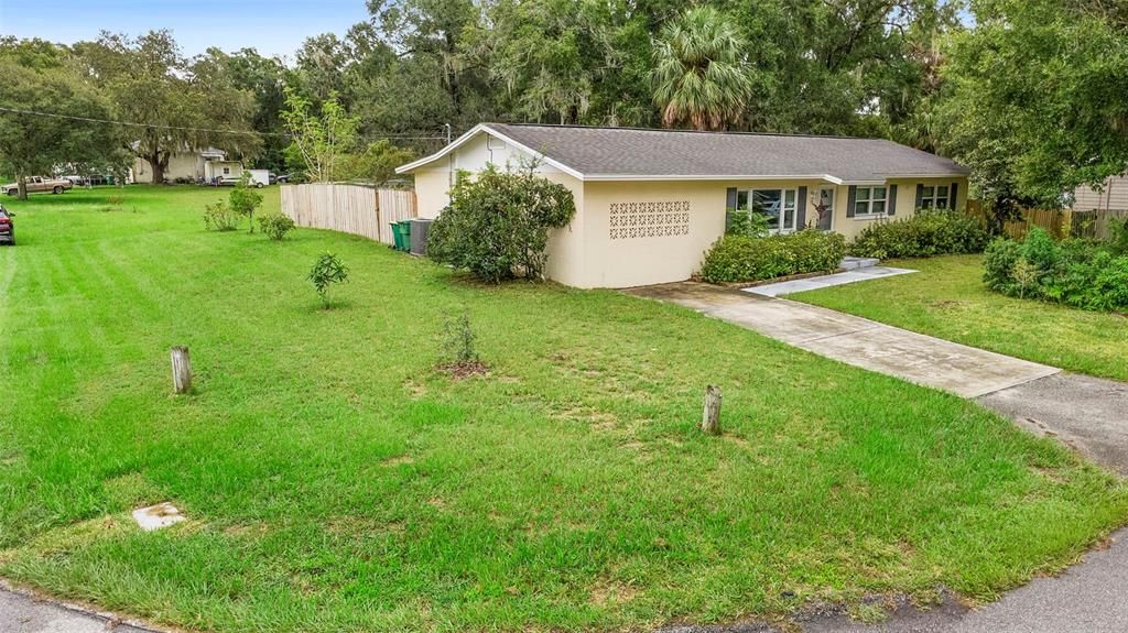 Active With Contract: $279,000 (3 beds, 1 baths, 1391 Square Feet)