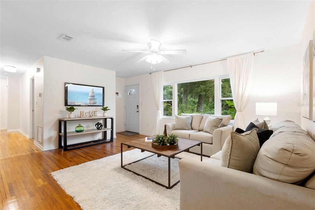 Active With Contract: $279,000 (3 beds, 1 baths, 1391 Square Feet)