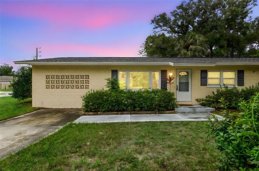 Active With Contract: $279,000 (3 beds, 1 baths, 1391 Square Feet)