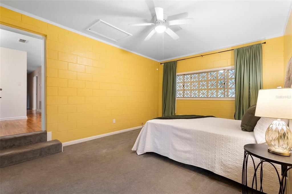 Active With Contract: $279,000 (3 beds, 1 baths, 1391 Square Feet)