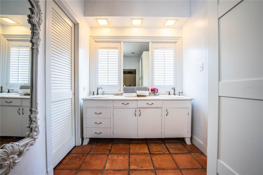 For Sale: $825,000 (4 beds, 2 baths, 3502 Square Feet)