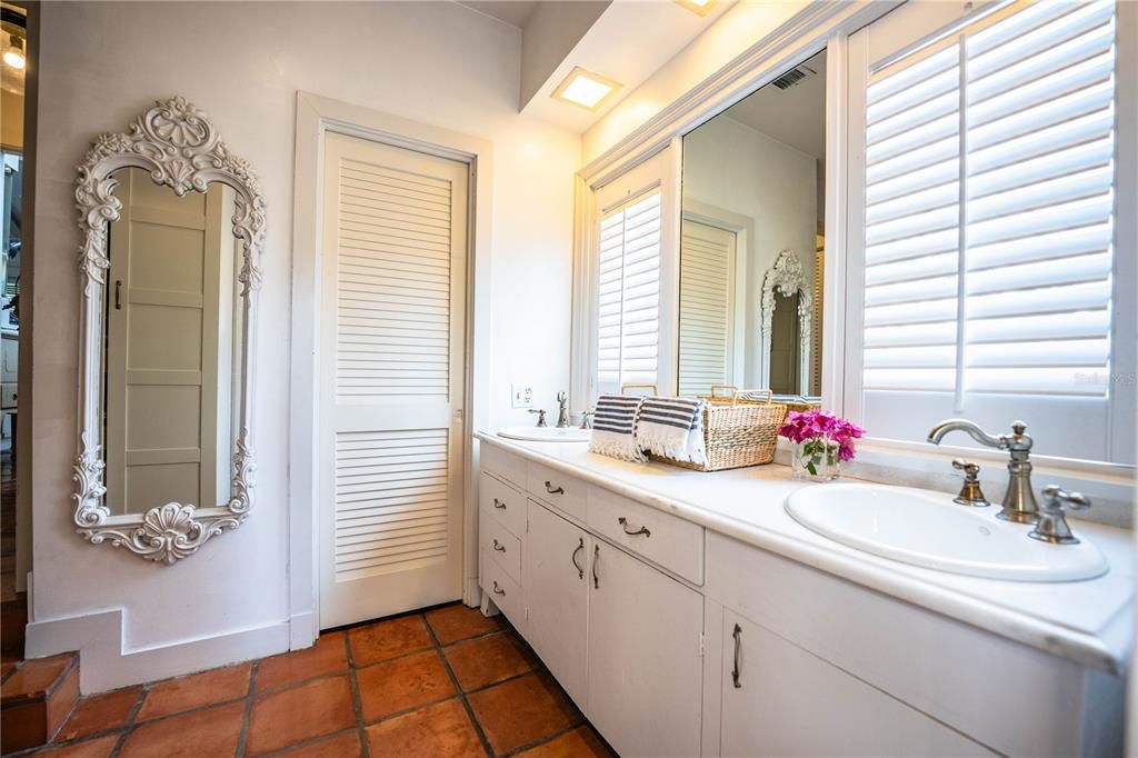 For Sale: $825,000 (4 beds, 2 baths, 3502 Square Feet)