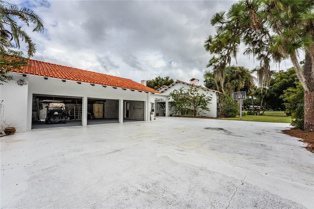 For Sale: $825,000 (4 beds, 2 baths, 3502 Square Feet)