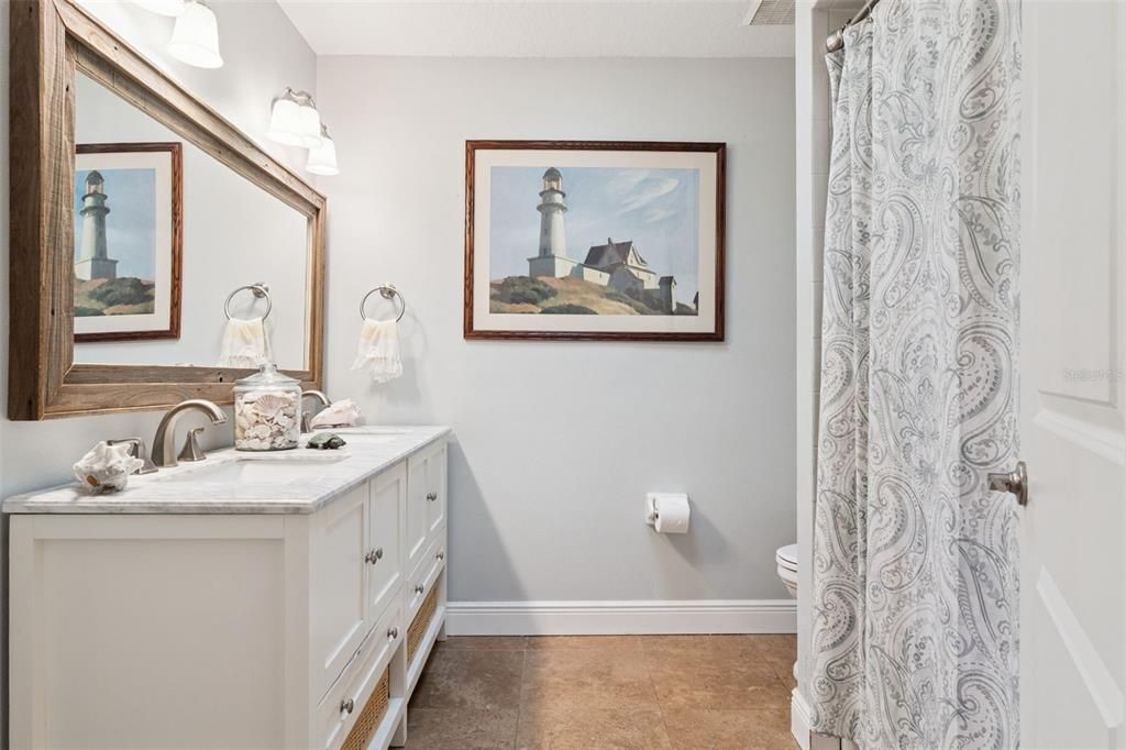 Activo con contrato: $739,000 (4 camas, 3 baños, 3538 Pies cuadrados)