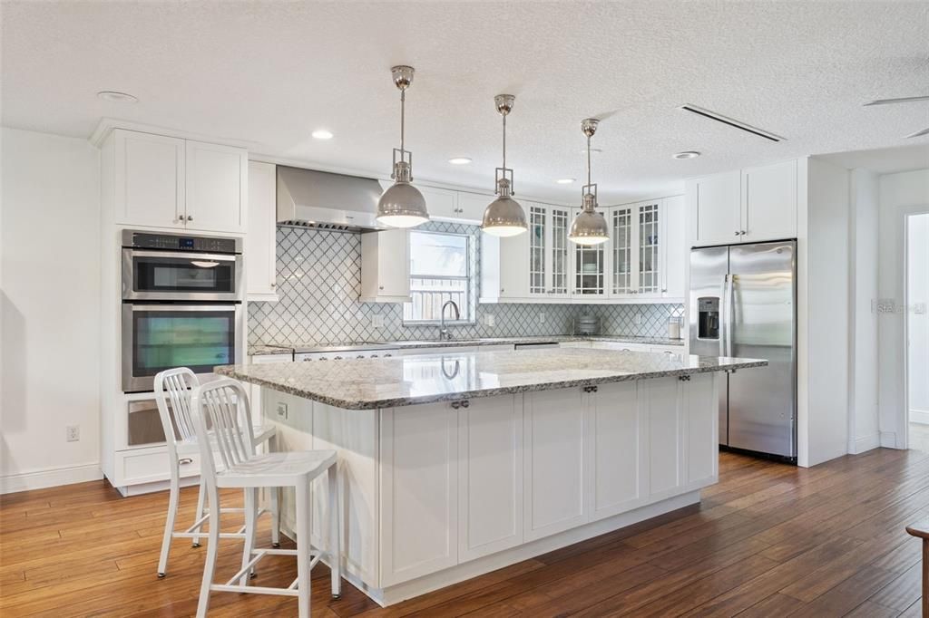 Activo con contrato: $739,000 (4 camas, 3 baños, 3538 Pies cuadrados)