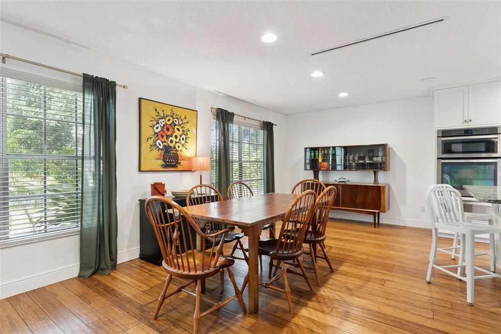 Activo con contrato: $739,000 (4 camas, 3 baños, 3538 Pies cuadrados)