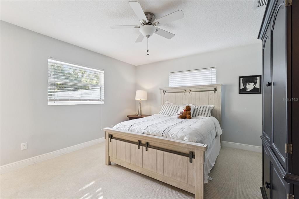 Activo con contrato: $739,000 (4 camas, 3 baños, 3538 Pies cuadrados)