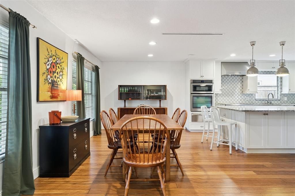 Activo con contrato: $739,000 (4 camas, 3 baños, 3538 Pies cuadrados)