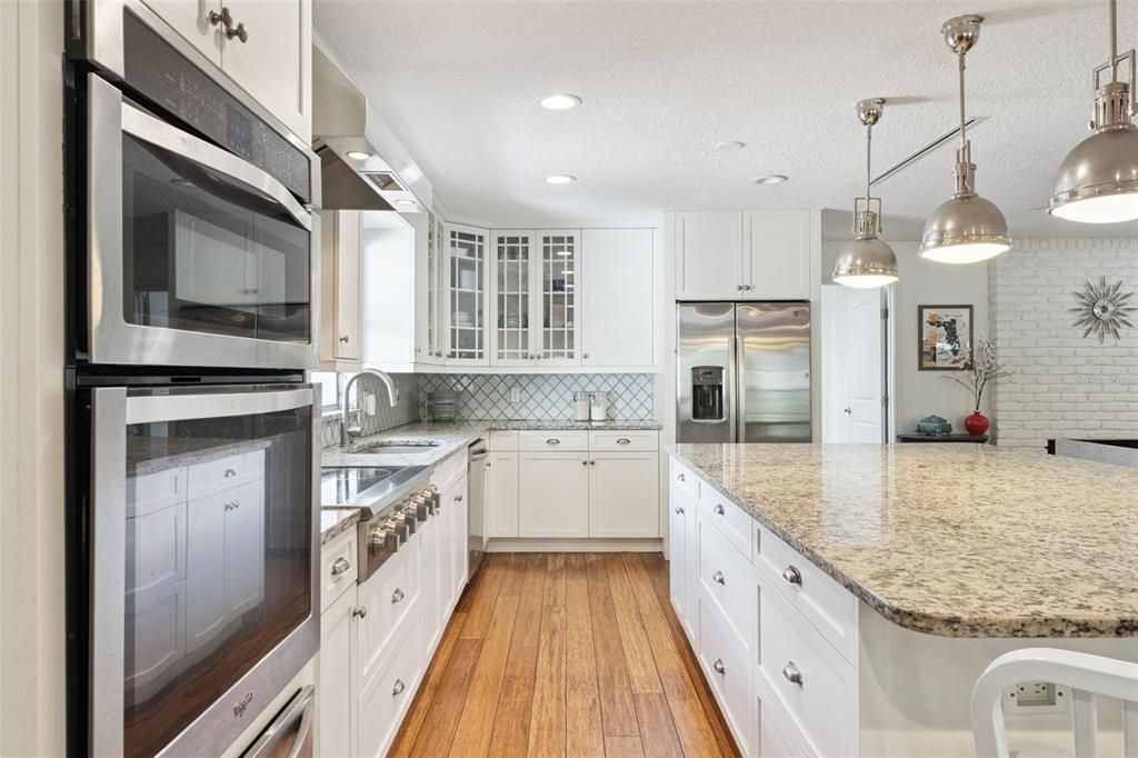 Activo con contrato: $739,000 (4 camas, 3 baños, 3538 Pies cuadrados)