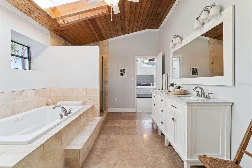 Activo con contrato: $739,000 (4 camas, 3 baños, 3538 Pies cuadrados)