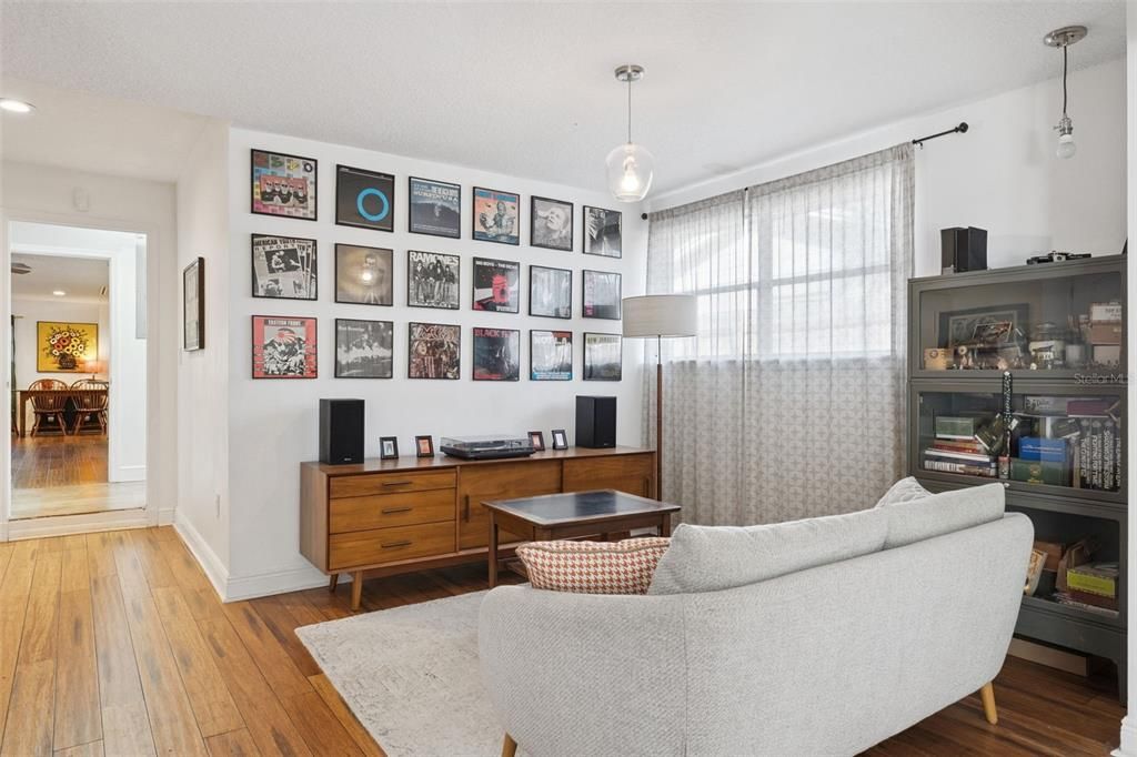 Activo con contrato: $739,000 (4 camas, 3 baños, 3538 Pies cuadrados)