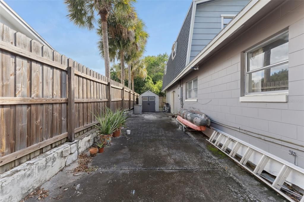 Activo con contrato: $739,000 (4 camas, 3 baños, 3538 Pies cuadrados)