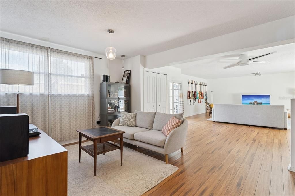 Activo con contrato: $739,000 (4 camas, 3 baños, 3538 Pies cuadrados)