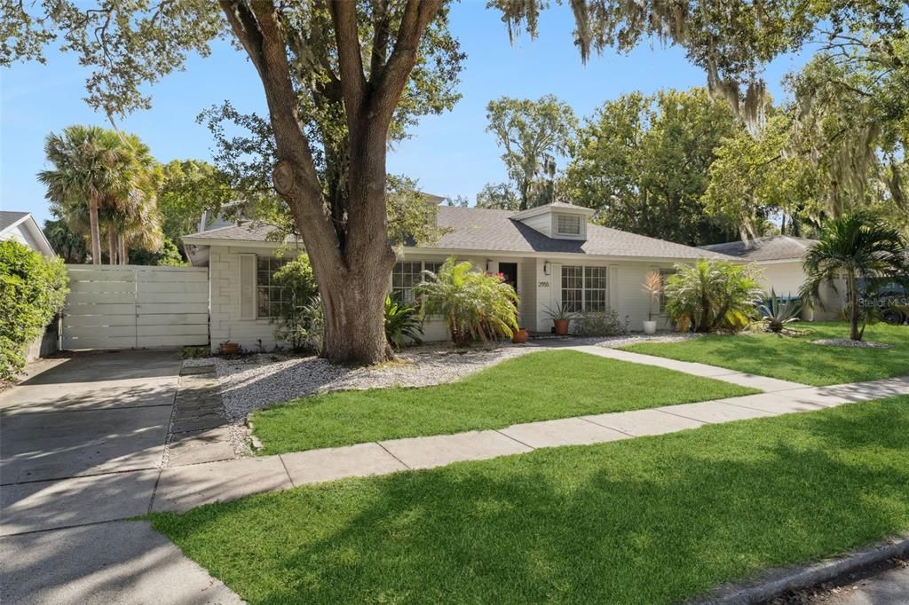 Activo con contrato: $739,000 (4 camas, 3 baños, 3538 Pies cuadrados)