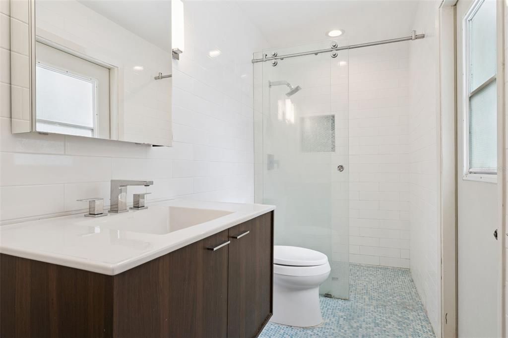 Activo con contrato: $739,000 (4 camas, 3 baños, 3538 Pies cuadrados)