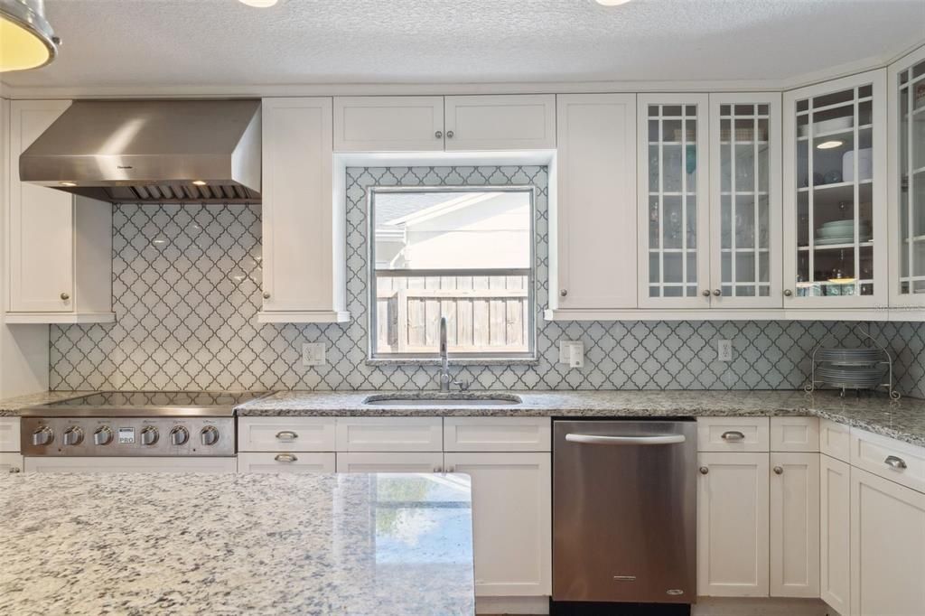 Activo con contrato: $739,000 (4 camas, 3 baños, 3538 Pies cuadrados)