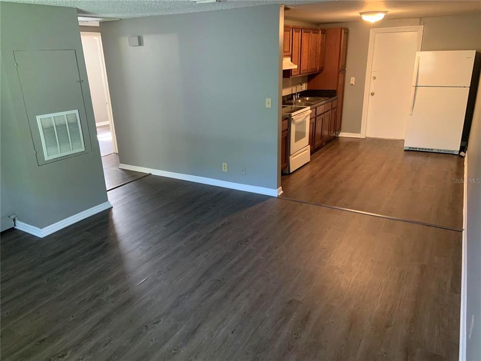 For Rent: $1,290 (2 beds, 1 baths, 800 Square Feet)