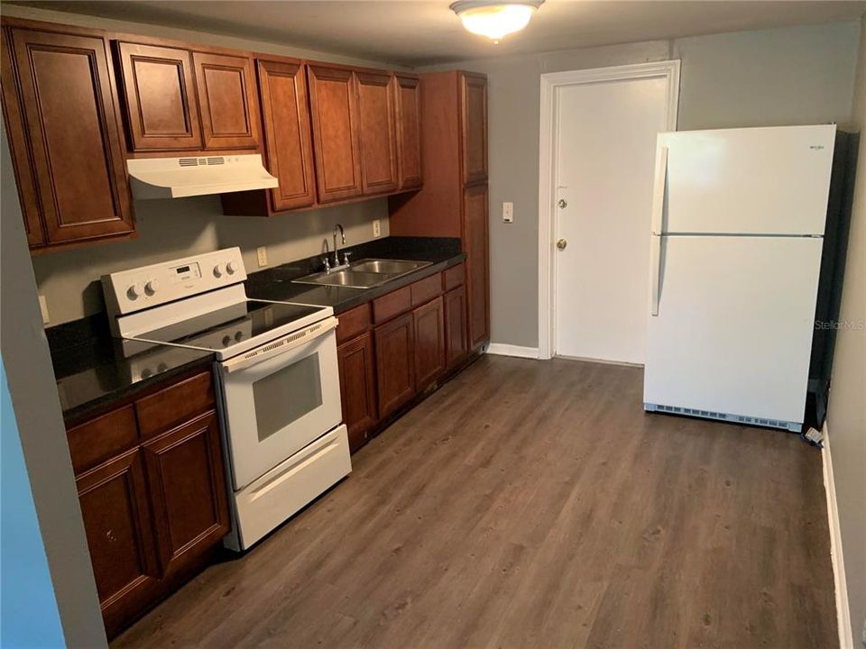 For Rent: $1,290 (2 beds, 1 baths, 800 Square Feet)