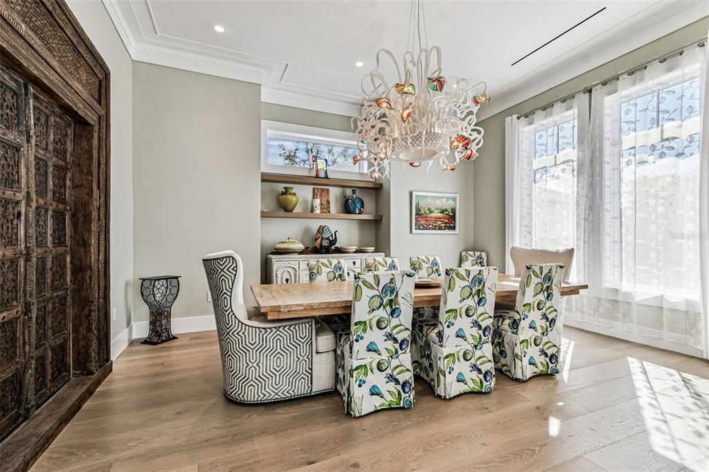 合同活跃: $3,000,000 (4 贝兹, 4 浴室, 4453 平方英尺)