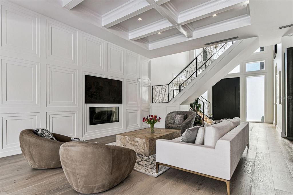 合同活跃: $3,000,000 (4 贝兹, 4 浴室, 4453 平方英尺)