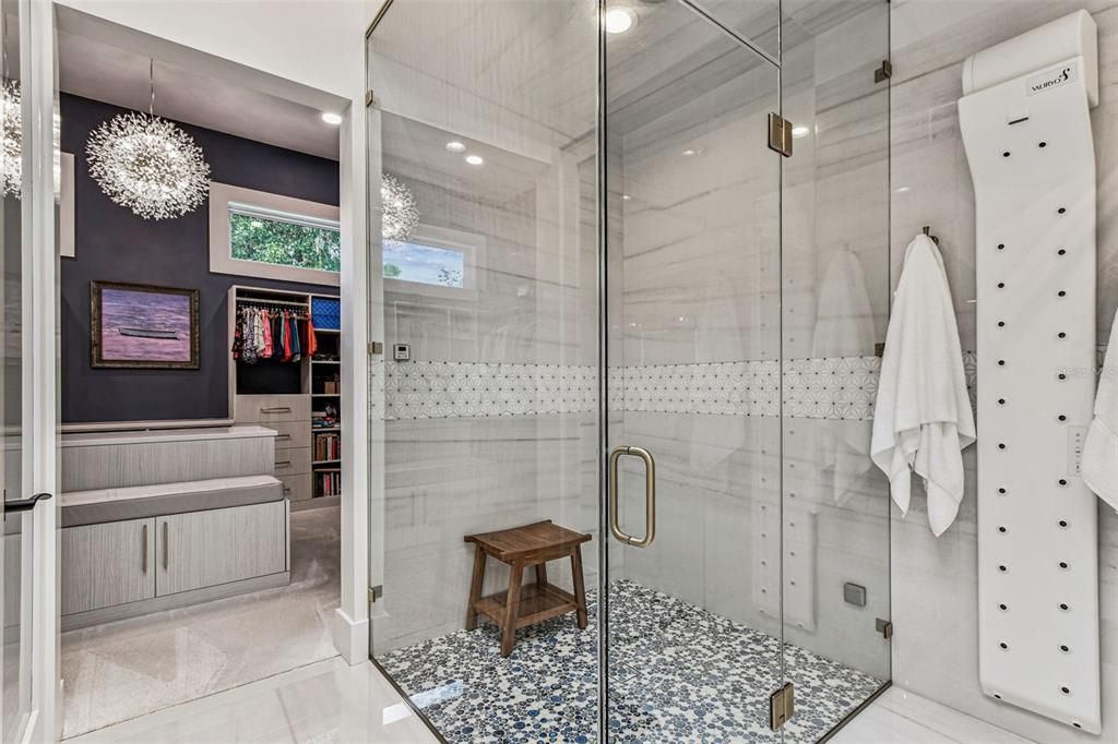 合同活跃: $3,000,000 (4 贝兹, 4 浴室, 4453 平方英尺)