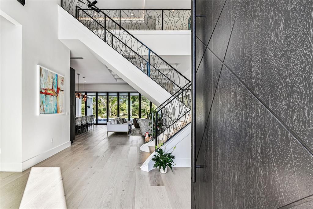 合同活跃: $3,000,000 (4 贝兹, 4 浴室, 4453 平方英尺)