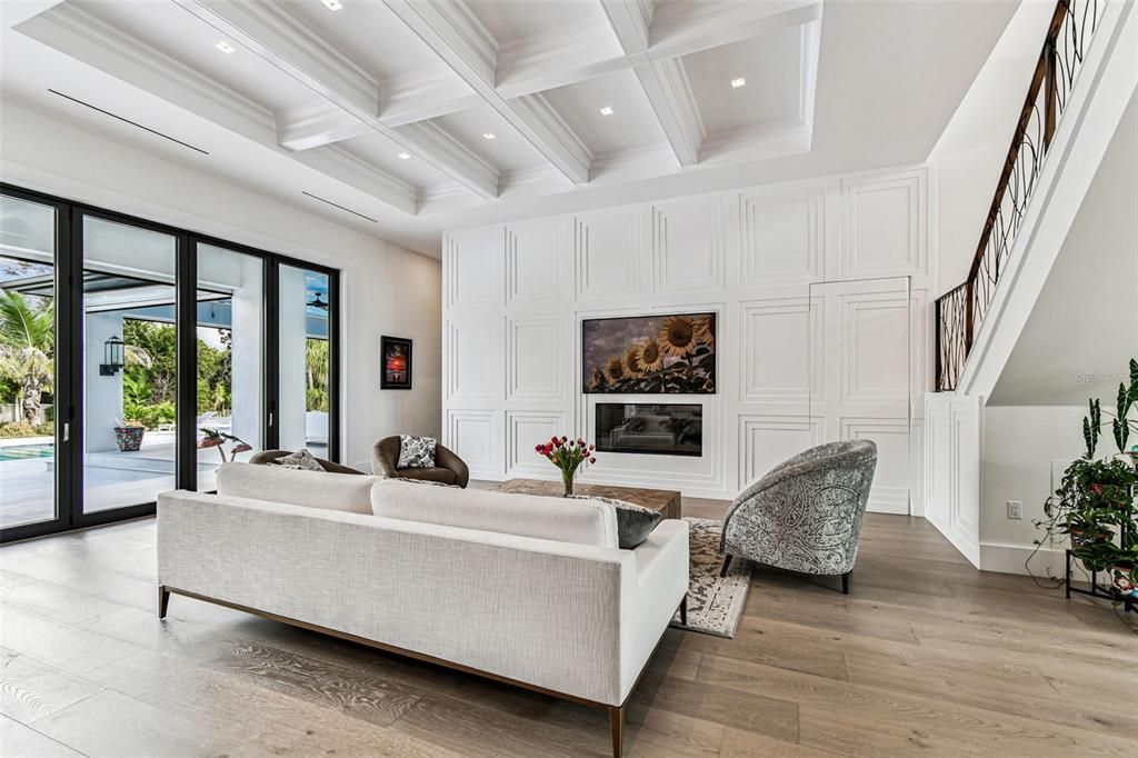 合同活跃: $3,000,000 (4 贝兹, 4 浴室, 4453 平方英尺)