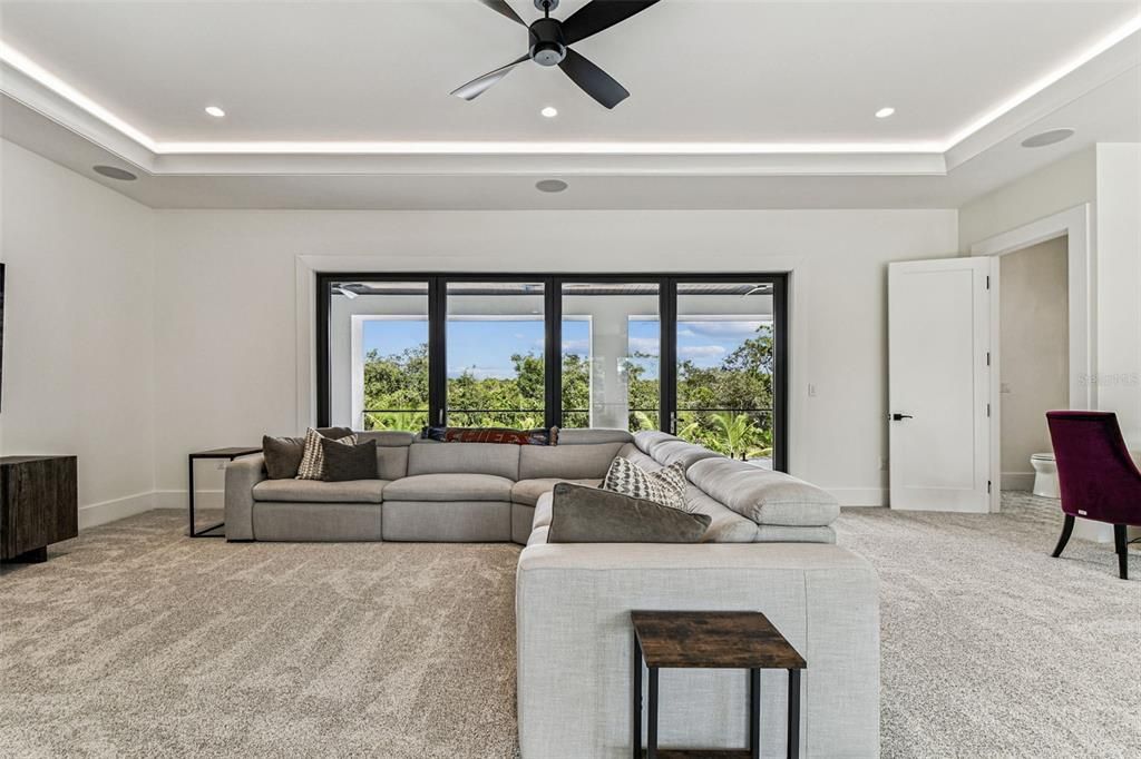 合同活跃: $3,000,000 (4 贝兹, 4 浴室, 4453 平方英尺)