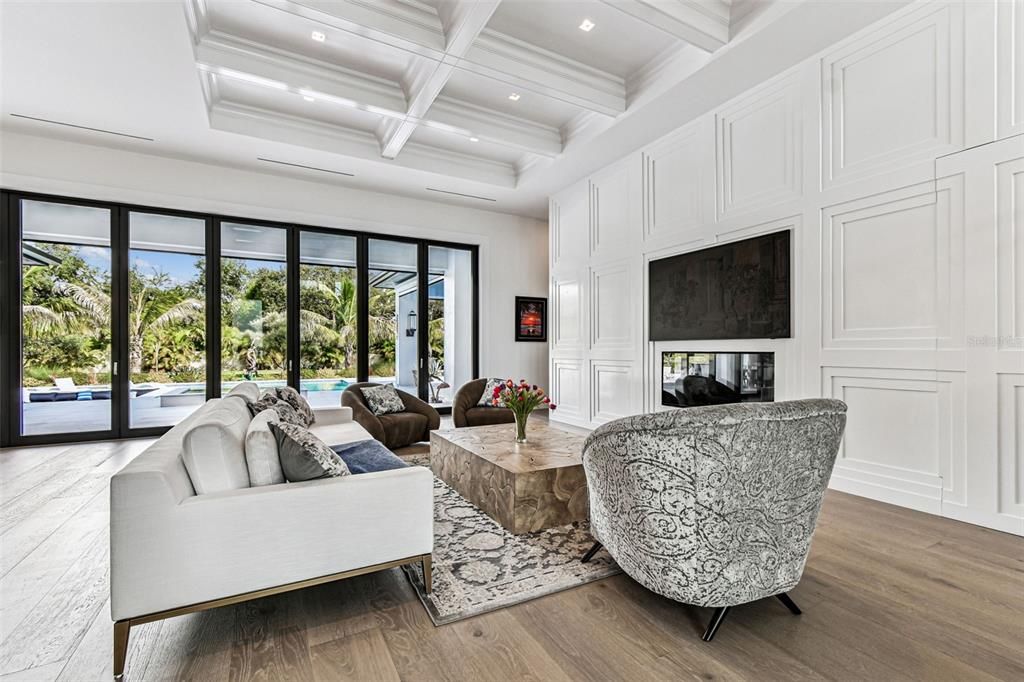 合同活跃: $3,000,000 (4 贝兹, 4 浴室, 4453 平方英尺)