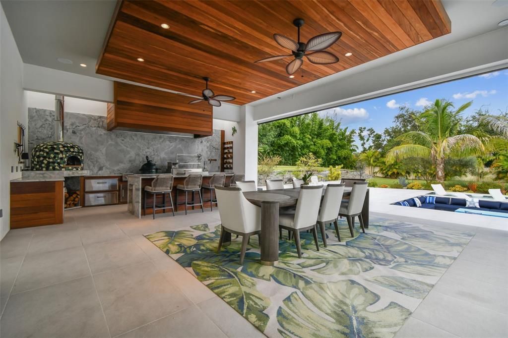 合同活跃: $3,000,000 (4 贝兹, 4 浴室, 4453 平方英尺)